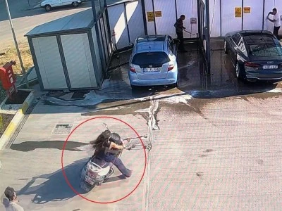 Bursa'da ehliyetsiz s&uuml;r&uuml;c&uuml;n&uuml;n yaptığı kaza anı!