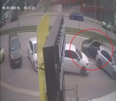 Bursa'da el freni &ccedil;ekilmeyi unutulan ara&ccedil; kazaya karıştı