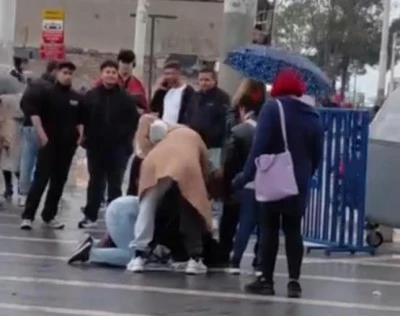 Bursa&rsquo;da kadınlardan engelli vatandaşa meydan ortasında saldırı