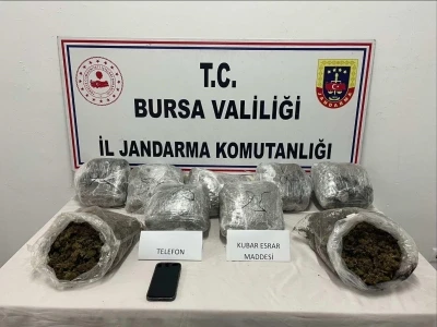 Bursa&rsquo;da eve yapılan baskında 8 kilo 900 gram esrar ele ge&ccedil;irildi