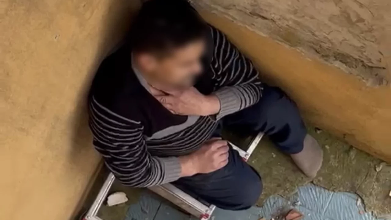 Bursa'da firari şahıs &ccedil;atıda saklanırken yakalandı