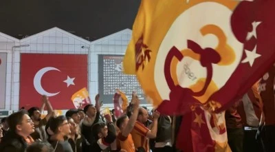 Bursa'da Galatasaray'ın şampiyonluğu kutlamalarında ilgin&ccedil; kareler