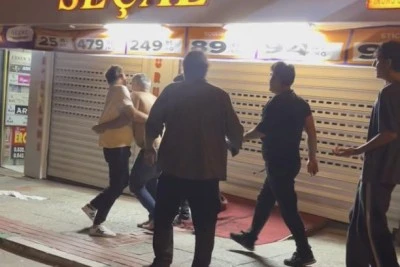 Bursa'da gece kul&uuml;b&uuml;nden &ccedil;ıkıp kavgaya tutuştular