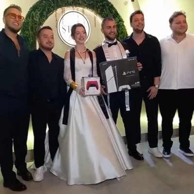 Bursa'da gelin ve damada oyun konsolu hediye ettiler