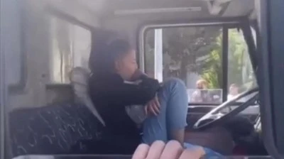 Bursa'da gen&ccedil; kadın kamyon &ccedil;aldı ardından kaza yaptı