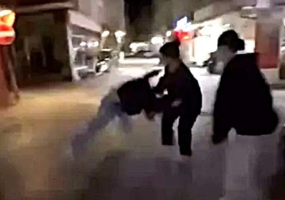 Bursa'da gen&ccedil; kızlar birbirine girdi!