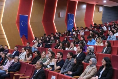 Bursa'da gen&ccedil;lere Avrupa Birliği fırsatları tanıtıldı
