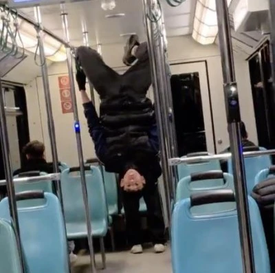Bursa'da gen&ccedil;lerin metroda tehlikeli oyunu