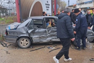 Bursa'da ger&ccedil;ekleşen trafik kazasında 4&rsquo;&uuml; &ccedil;ocuk 9 kişi yaralı