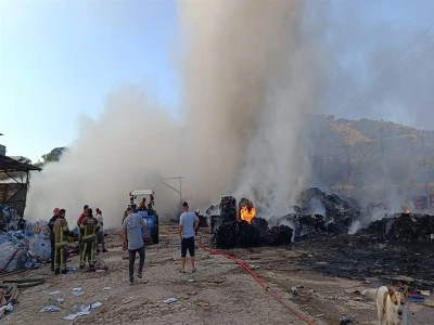 Bursa&rsquo;da geri d&ouml;n&uuml;ş&uuml;m tesisinde &ccedil;ıkan yangın s&ouml;nd&uuml;r&uuml;ld&uuml; 