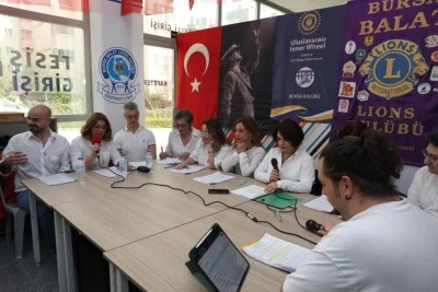 Bursa'da g&ouml;rme engelli sporcular i&ccedil;in canlı radyo tiyatrosu sahnelendi