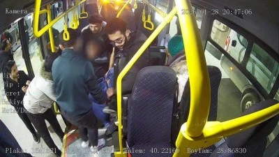 Bursa'da halk otob&uuml;s&uuml;nde korku dolu anlar: Yolcu kalp krizi ge&ccedil;irdi