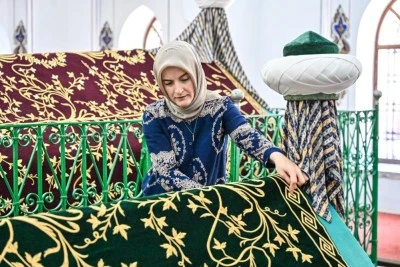 Bursa&rsquo;da hanedan t&uuml;rbelerindeki puşideler yenileniyor
