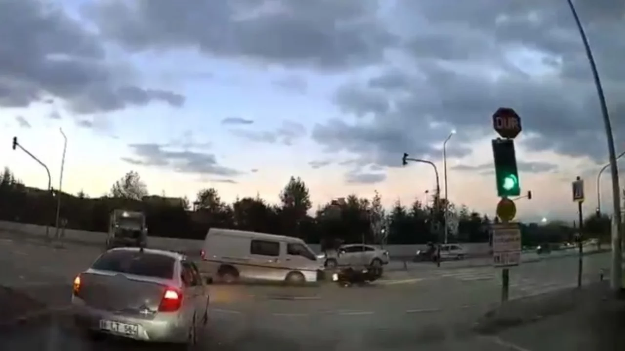Bursa'da hastane &ccedil;ıkışında feci kaza! 