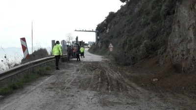  Bursa'da heyelan b&ouml;lgesi temizlendi: Trafik a&ccedil;ıldı