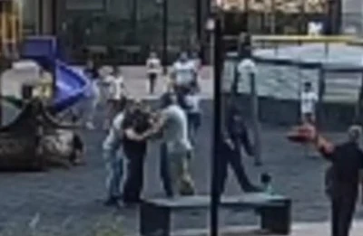 Bursa'da iki k&uuml;&ccedil;&uuml;k &ccedil;ocuğu darp edip yerden yere vurdu