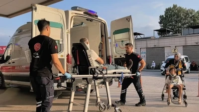 Bursa&rsquo;da iki otomobil &ccedil;arpıştı: 1&rsquo;i ağır 4 yaralı