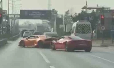 Bursa'da iki ultra l&uuml;ks otomobille tehlike sa&ccedil;tılar, cezaları kesildi