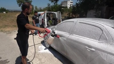 Bursa'da ilgin&ccedil; hareket: Sahiplerinden habersiz ara&ccedil;ları yıkıyor! 