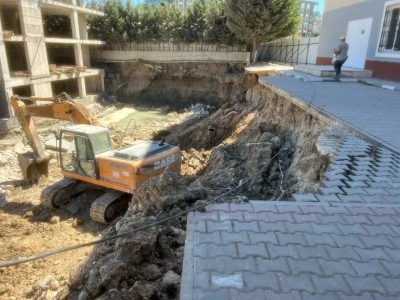 Bursa'da ilkokulun bah&ccedil;esi &ccedil;&ouml;kt&uuml;