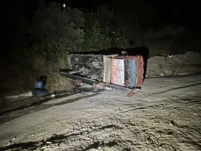 Bursa'da iş makinesi devrildi
