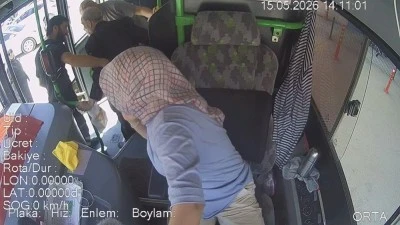 Bursa'da kadın halk şof&ouml;r&uuml;, dakikalarla yarışarak fenalaşan yolcuyu hastaneye yetiştirdi