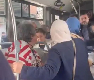Bursa'da kadınlar belediye otob&uuml;s&uuml;nde kavga &ccedil;ıkardı, şof&ouml;r&uuml;n kolunu ısırdı