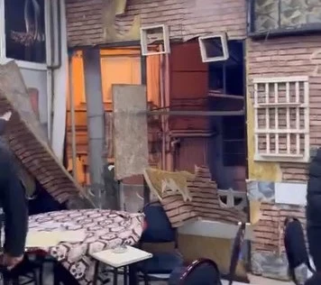 Bursa'da kahvehanenin duvarları yıkıldı