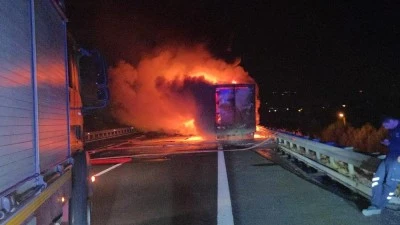 Bursa'da kargo kamyonu alevlere kurban gitti