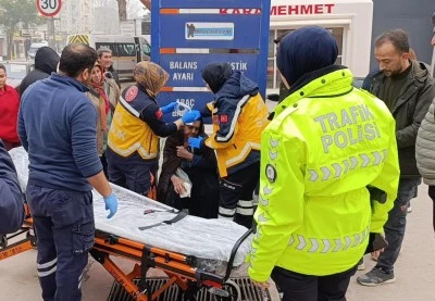 Bursa'da kargo minib&uuml;s&uuml; yaşlı kadına &ccedil;arptı