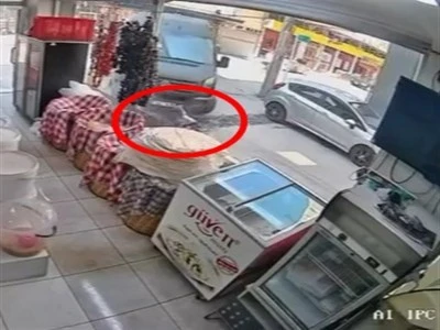 Bursa'da kargo minib&uuml;s&uuml;n&uuml;n &ccedil;arptığı &ccedil;ocuk ağır yaralandı