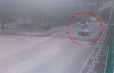 Bursa'da kaza, elektrikli bisiklet s&uuml;r&uuml;c&uuml;s&uuml; yaralandı