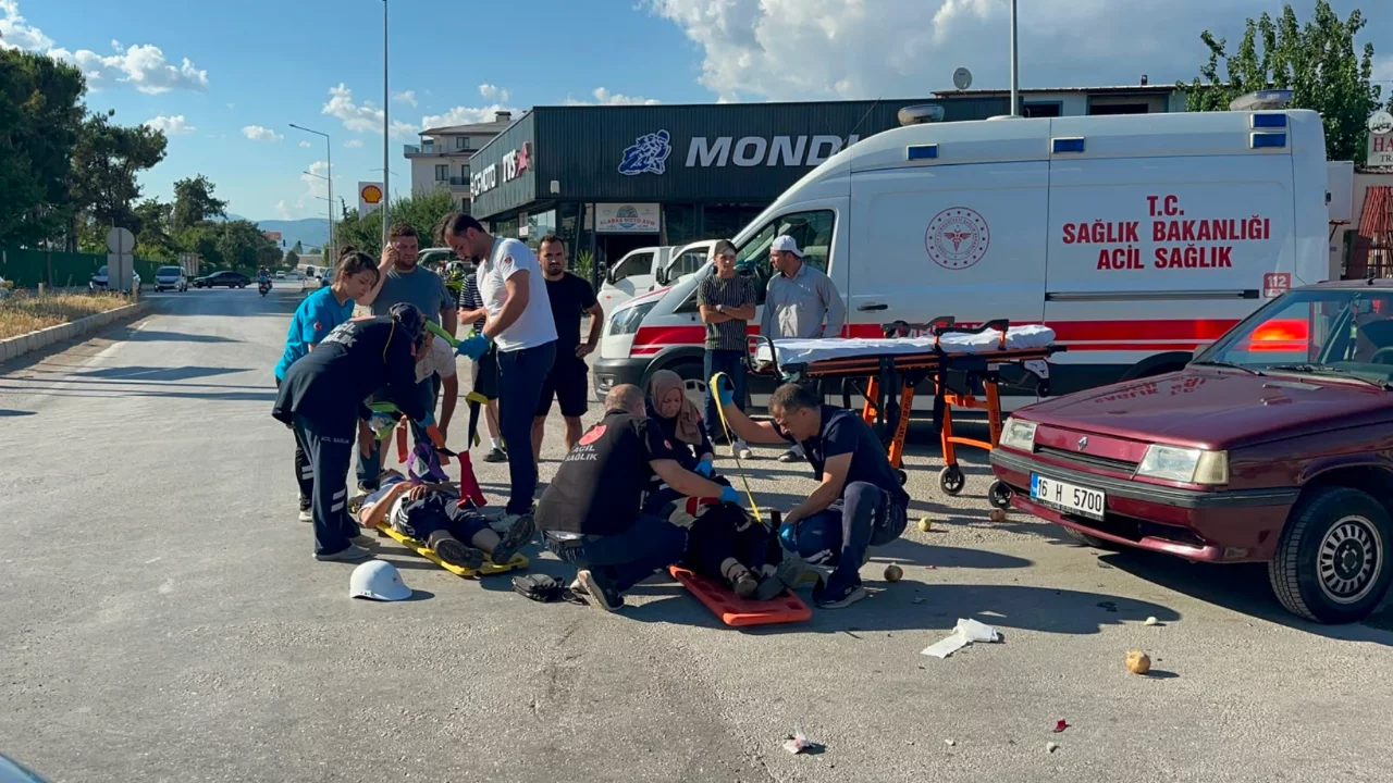 Bursa'da kaza: Motosiklet devrildi, anne ve oğlu yaralandı