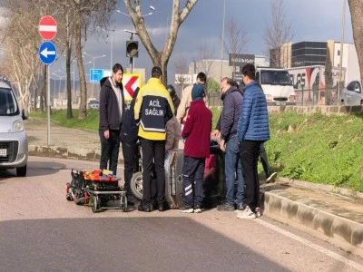 Bursa'da kaza yapan annesini g&ouml;ren &ccedil;ocuk b&uuml;y&uuml;k panik yaşadı