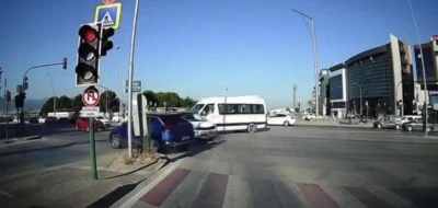 Bursa'da kırmızı ışık ihlali kazaya neden oldu