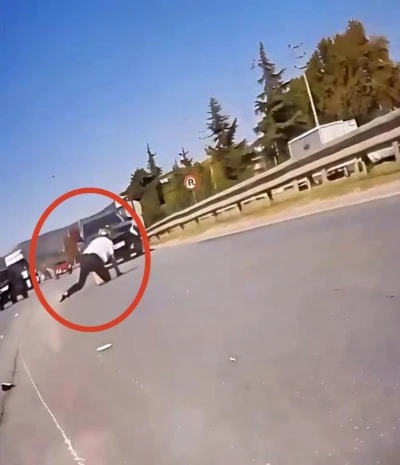 Bursa'da kırmızı ışık ihlali yapan cipe motosiklet &ccedil;arptı: &Ouml;l&uuml;mden d&ouml;nd&uuml;
