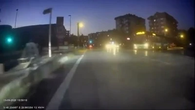 Bursa'da kırmızı ışıkta ge&ccedil;en otob&uuml;s şof&ouml;r&uuml;: Ne olacak cezamızı &ccedil;ekeriz