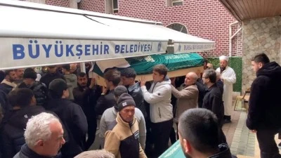 Bursa'da kız meselesinde &ccedil;ıkan kavgada hayatını kaybeden gen&ccedil; toprağa verildi