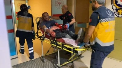 Bursa'da kızlara rahatsızlık verdiği &ouml;ne s&uuml;r&uuml;len alkoll&uuml; şahsa gen&ccedil;lerden m&uuml;dahale 