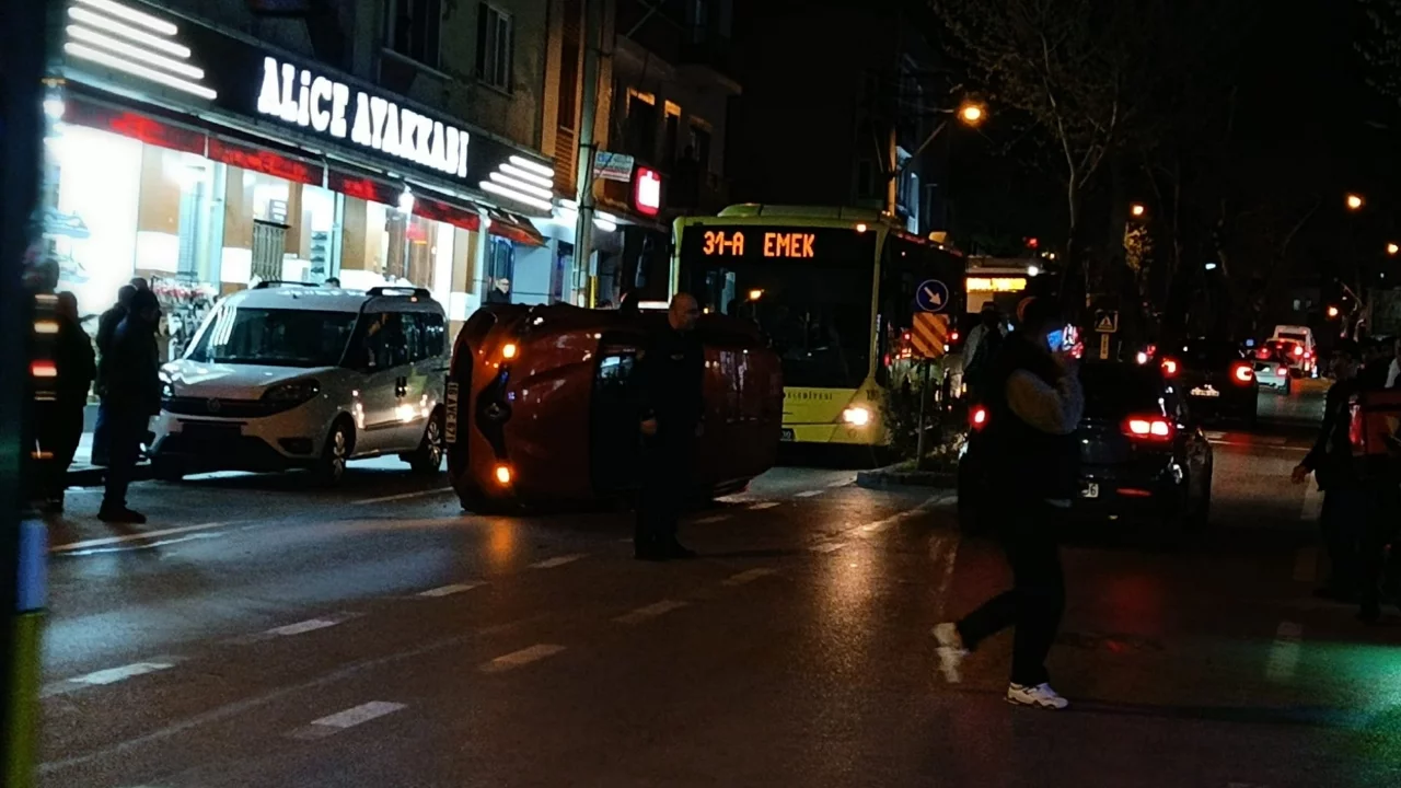 Bursa'da kontrolden &ccedil;ıkan ara&ccedil; yan yattı