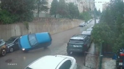 Bursa'da kontrolden &ccedil;ıkan otomobil ters d&ouml;nd&uuml;: 3 yaralı
