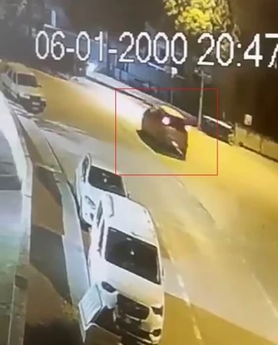 Bursa'da kontrolden &ccedil;ıkıp park halindeki ara&ccedil;lara &ccedil;arpan s&uuml;r&uuml;c&uuml; kayıplara karıştı