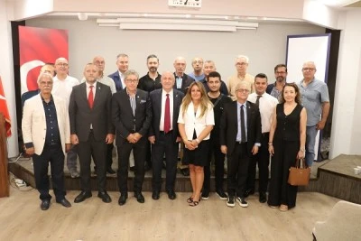 Bursa'da konuşan Zafer Partisi Genel Başkanı &Uuml;mit &Ouml;zdağ: T&uuml;rkiye zengin ama T&uuml;rk insanı fakir