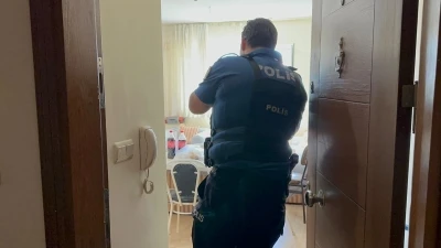 Bursa'da k&ouml;t&uuml; koku ekipleri harekete ge&ccedil;irdi; evde cansız bedeni bulundu