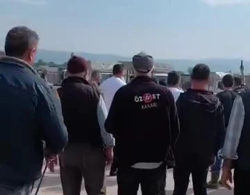 Bursa'da kurbanlık pazarı karıştı: Jandarma havaya ateş a&ccedil;tı