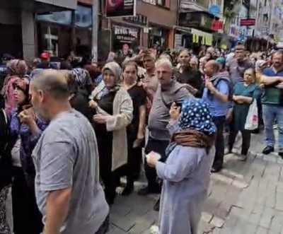 Bursa'da mağazanın d&uuml;zenlediği &ccedil;ekilişe yoğun ilgi