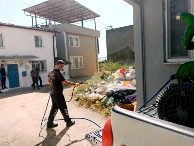 Bursa'da mahalle sakinlerini bezdiren &ccedil;&ouml;p ev &uuml;&ccedil;&uuml;nc&uuml; kez temizlendi