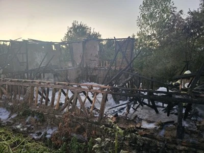 Bursa'da metruk bina 1 saatte k&uuml;le d&ouml;nd&uuml;