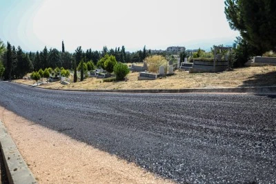 Bursa'da mezarlık yolları yenileniyor