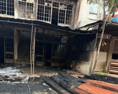 Bursa'da mobilya imalathanesi alev alev yandı